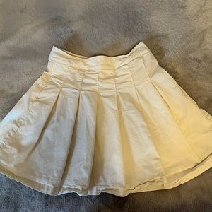 y2k off white pleated skirt with pockets